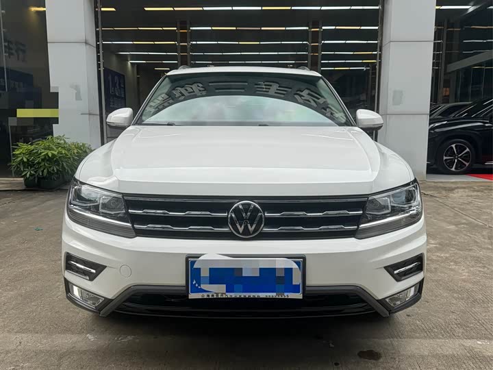 Фото 2 - Volkswagen Tiguan L Pro