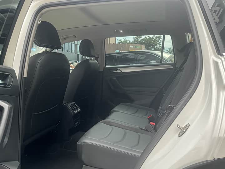 Фото 5 - Volkswagen Tiguan L Pro