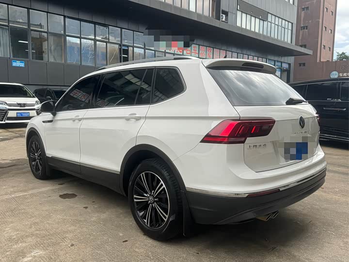 Фото 7 - Volkswagen Tiguan L Pro