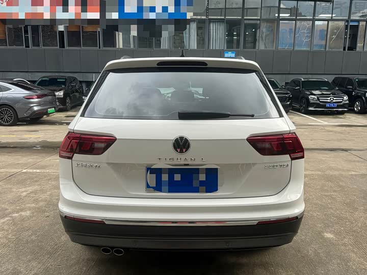 Фото 8 - Volkswagen Tiguan L Pro