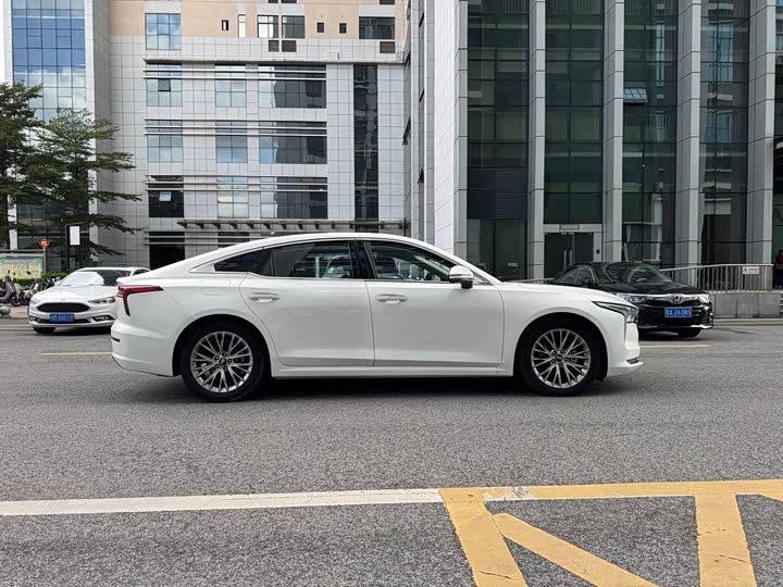 Фото 28 - Bestune B70