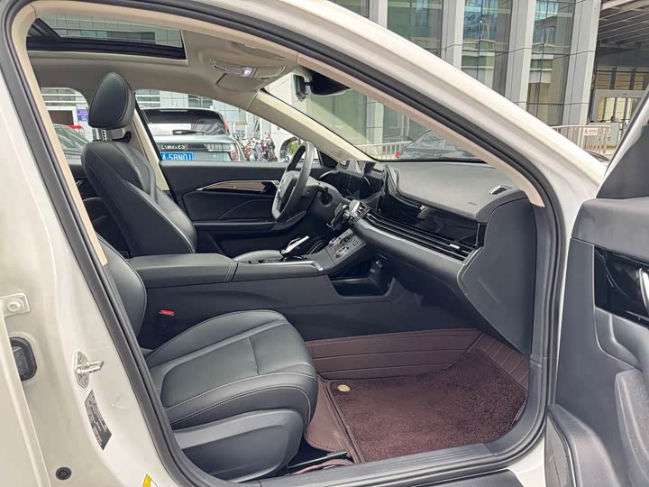 Фото 7 - Bestune B70