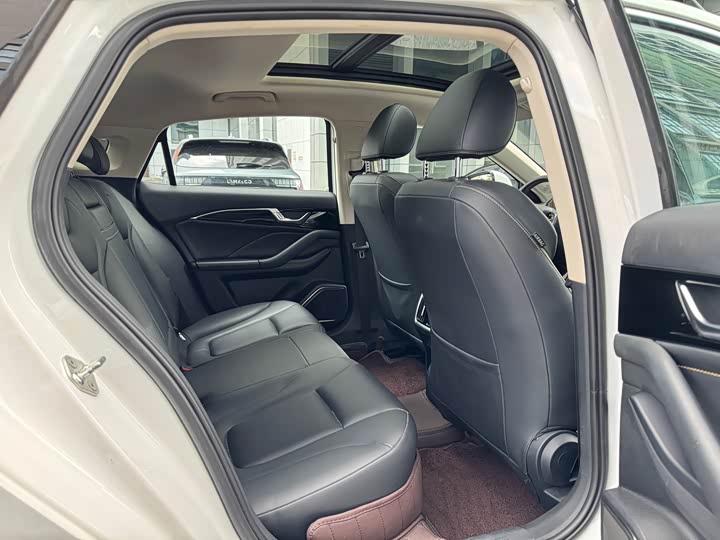 Фото 9 - Bestune B70