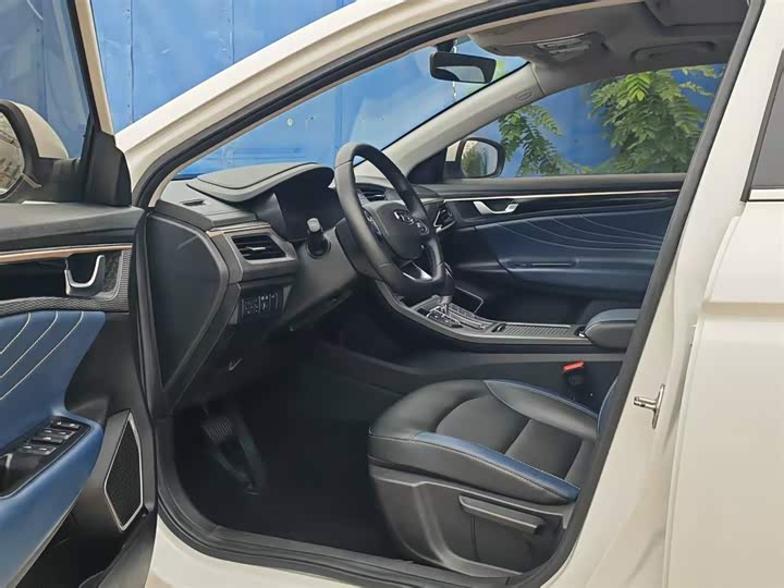 Фото 9 - Geely Emgrand GL