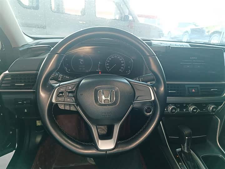 Фото 11 - Honda Accord