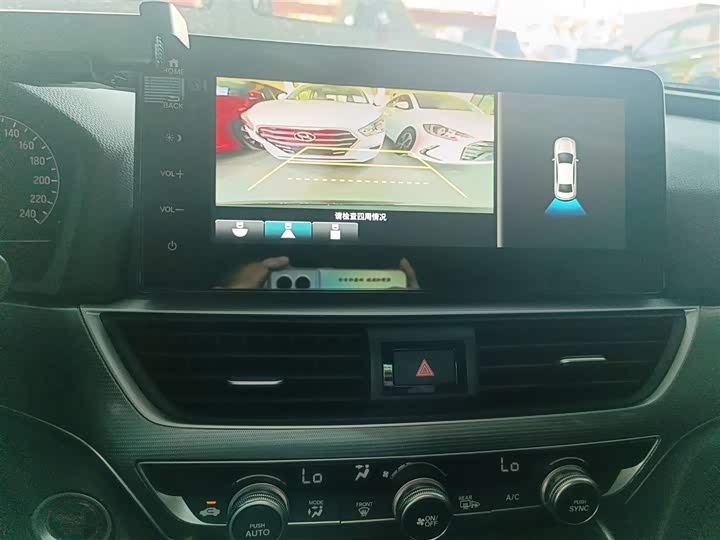 Фото 13 - Honda Accord