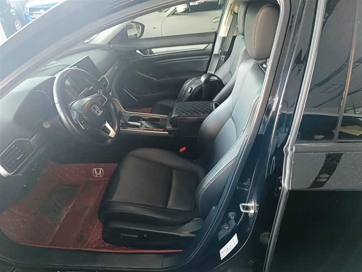 Фото 15 - Honda Accord