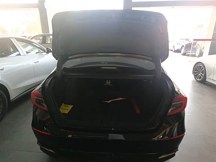 Фото 19 - Honda Accord