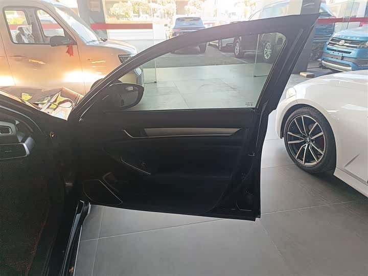 Фото 26 - Honda Accord