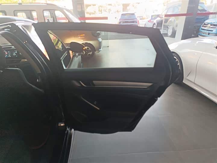 Фото 27 - Honda Accord