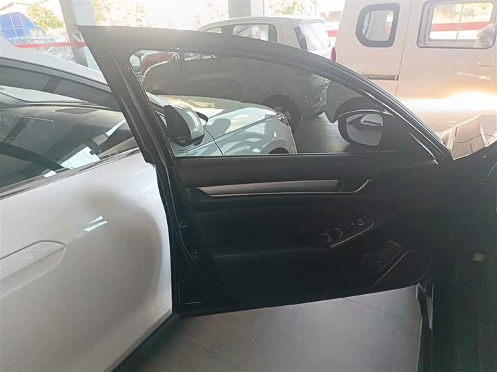 Фото 28 - Honda Accord