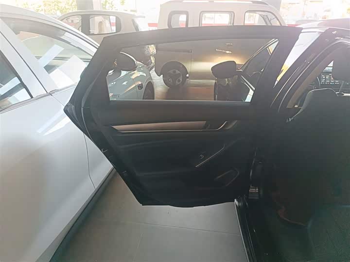 Фото 29 - Honda Accord