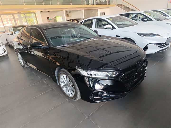 Фото 4 - Honda Accord