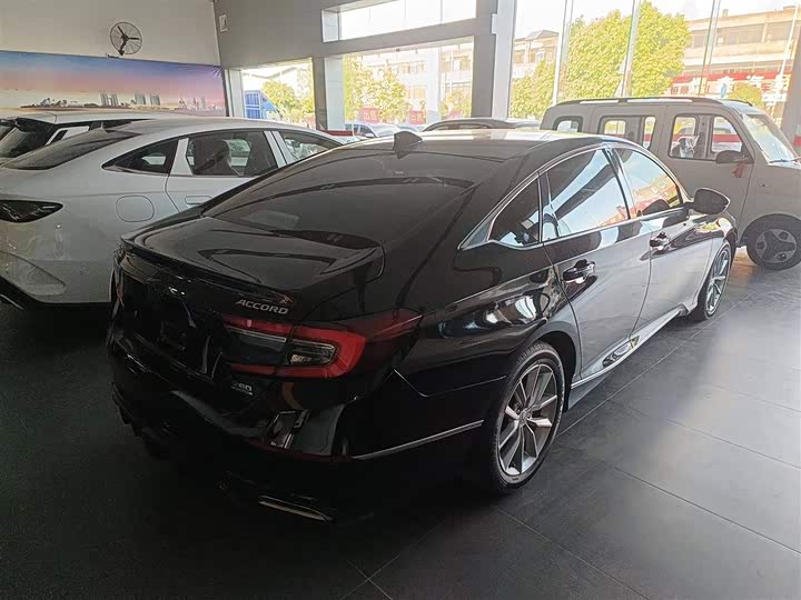 Фото 7 - Honda Accord