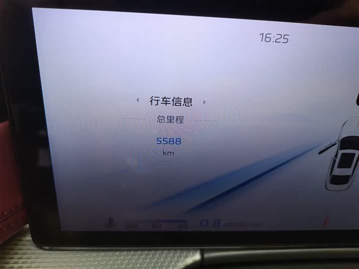 Фото 13 - Hongqi H5