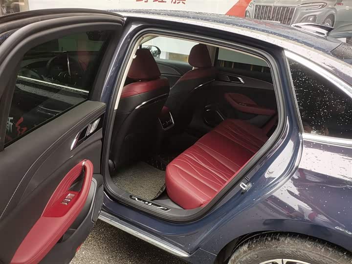 Фото 9 - Hongqi H5