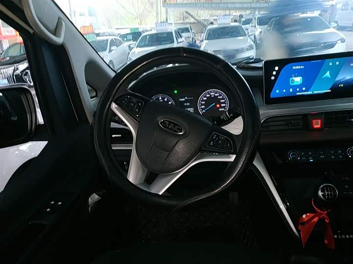 Фото 10 - JAC Refine M3