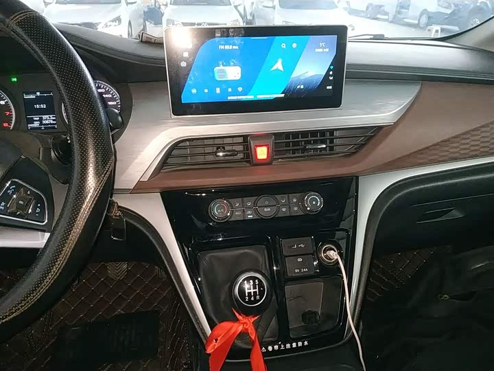 Фото 12 - JAC Refine M3