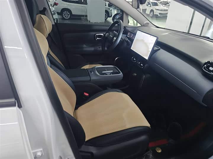 Фото 13 - GAC Aion UT