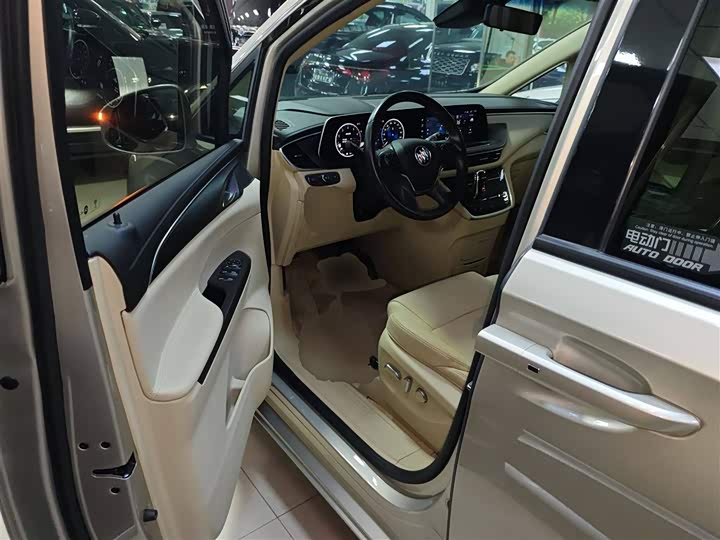 Фото 16 - Buick GL8 ES