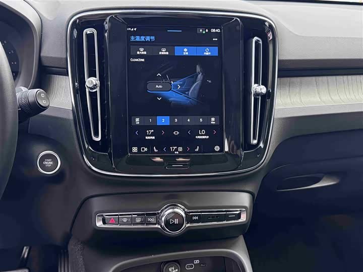 Фото 9 - Volvo XC40