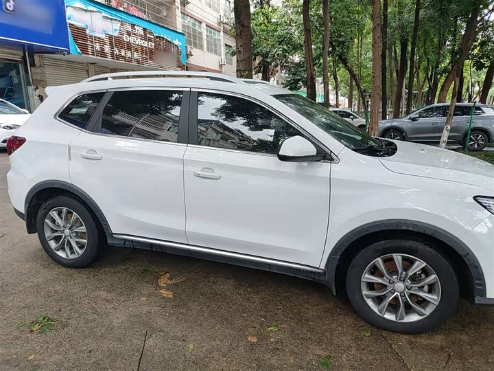 Фото 10 - Roewe RX5