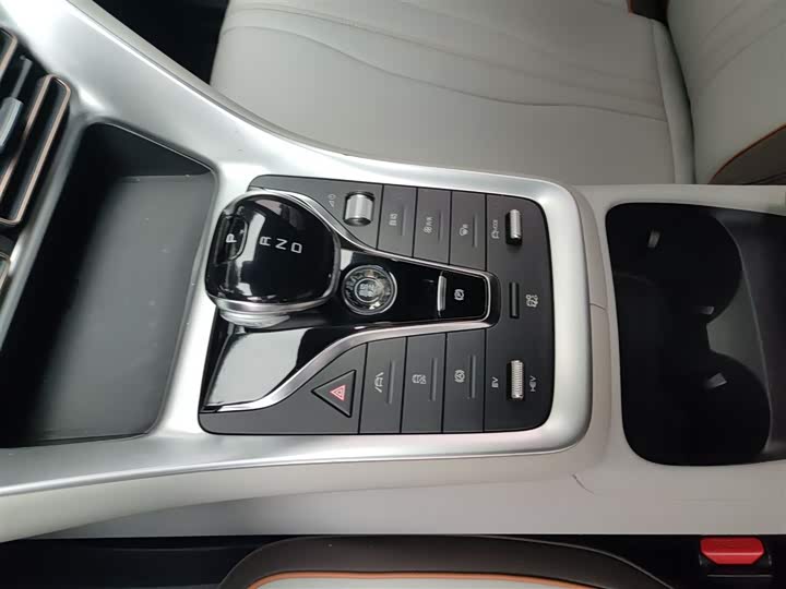 Фото 11 - Roewe RX5