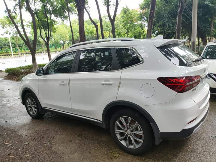 Фото 15 - Roewe RX5