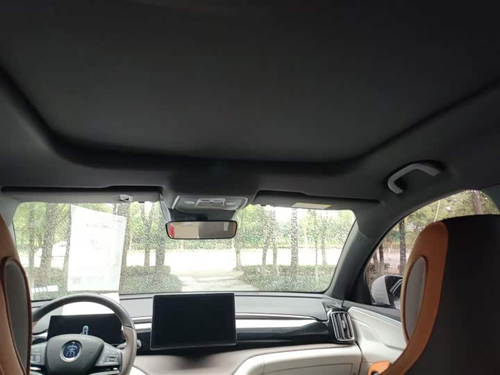 Фото 16 - Roewe RX5