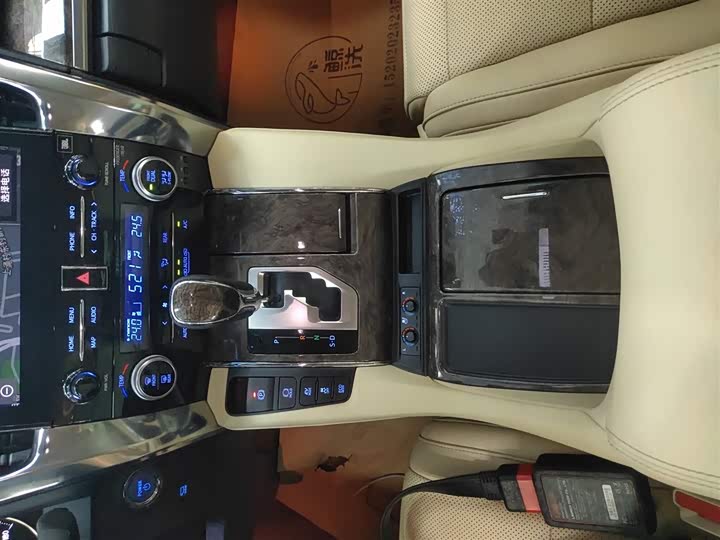 Фото 14 - Toyota Alphard