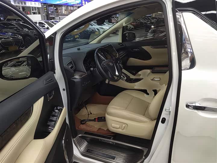 Фото 15 - Toyota Alphard