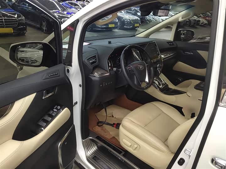 Фото 16 - Toyota Alphard