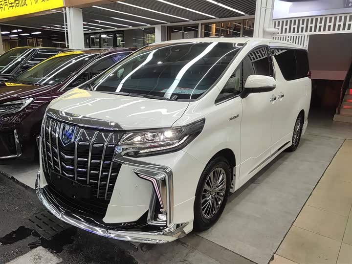Фото 2 - Toyota Alphard
