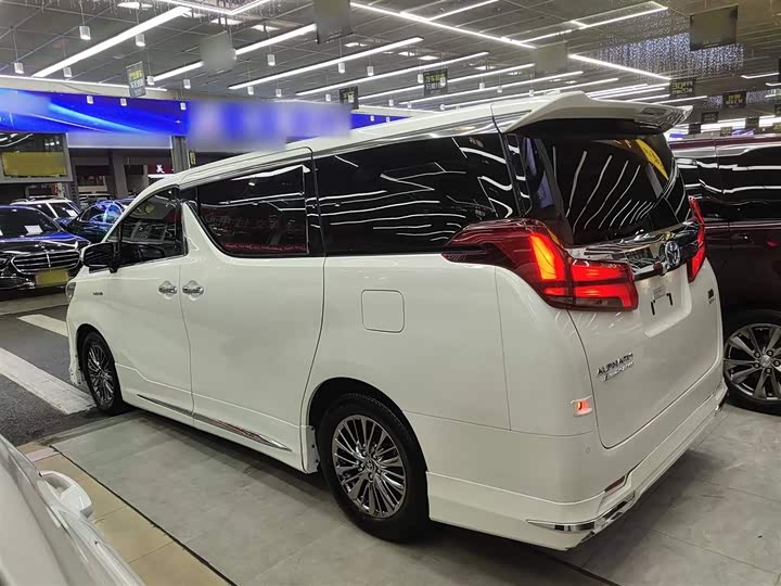 Фото 5 - Toyota Alphard