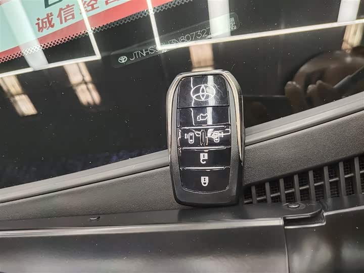 Фото 9 - Toyota Alphard