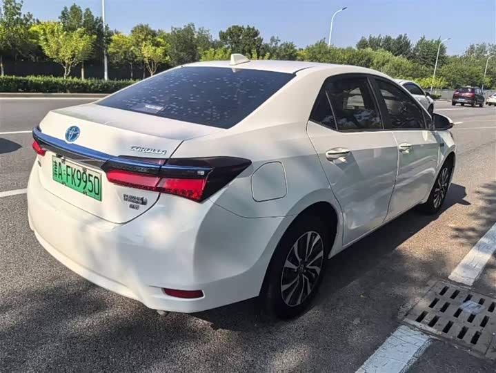 Фото 4 - Toyota Corolla Hybrid