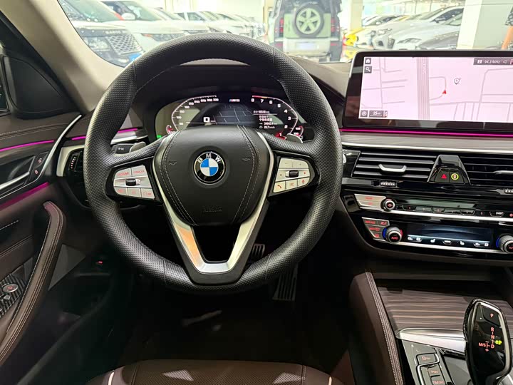 Фото 13 - BMW 5 Series