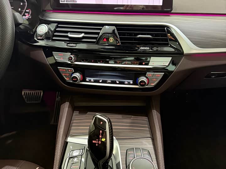 Фото 14 - BMW 5 Series