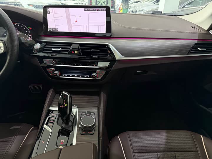 Фото 15 - BMW 5 Series