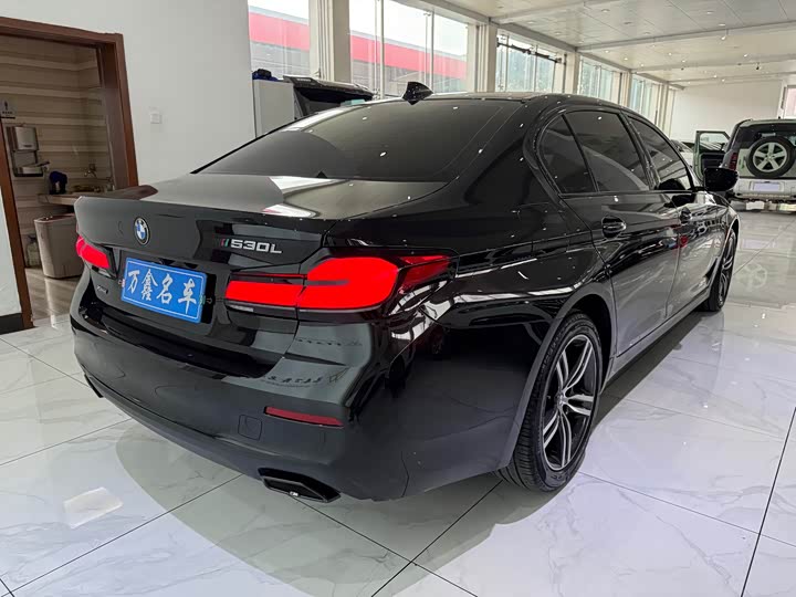 Фото 18 - BMW 5 Series