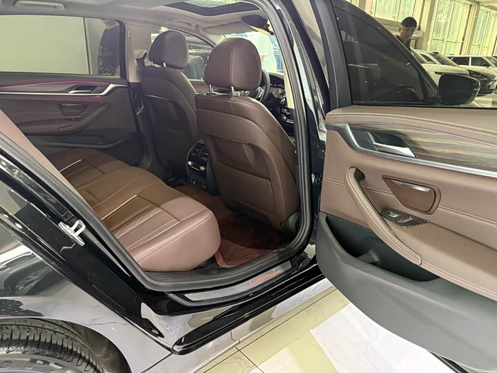 Фото 9 - BMW 5 Series