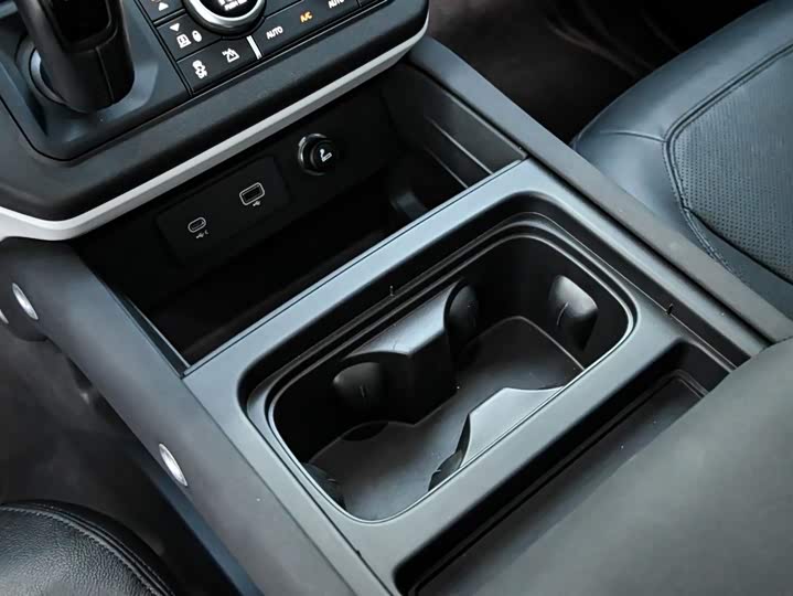 Фото 16 - Land Rover Defender