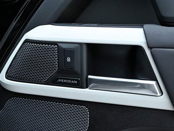 Фото 25 - Land Rover Defender