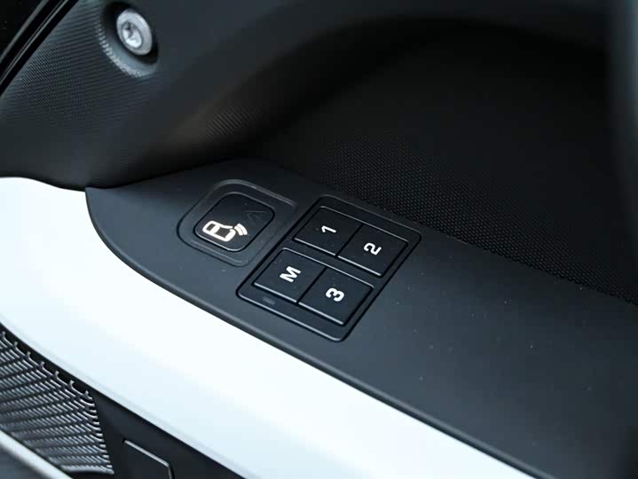 Фото 27 - Land Rover Defender