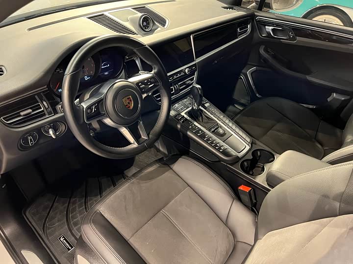 Фото 12 - Porsche Macan