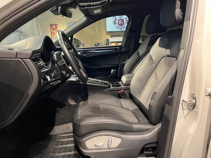 Фото 13 - Porsche Macan