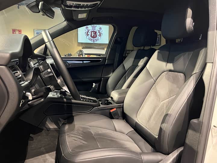 Фото 14 - Porsche Macan