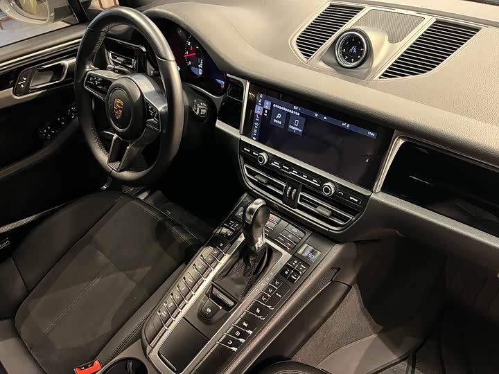 Фото 33 - Porsche Macan