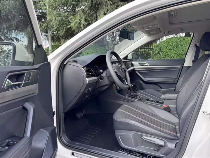 Фото 8 - Volkswagen Lavida