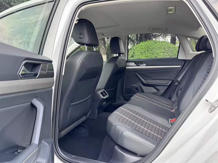 Фото 9 - Volkswagen Lavida